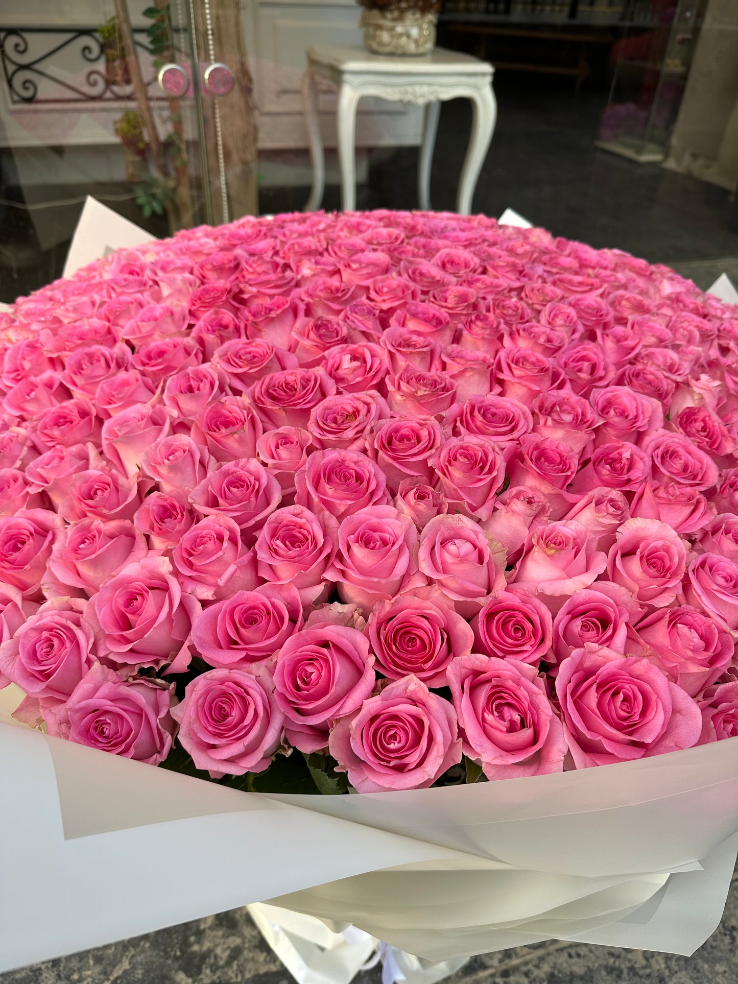300 Roses Bouquet – Keni Flower Shop