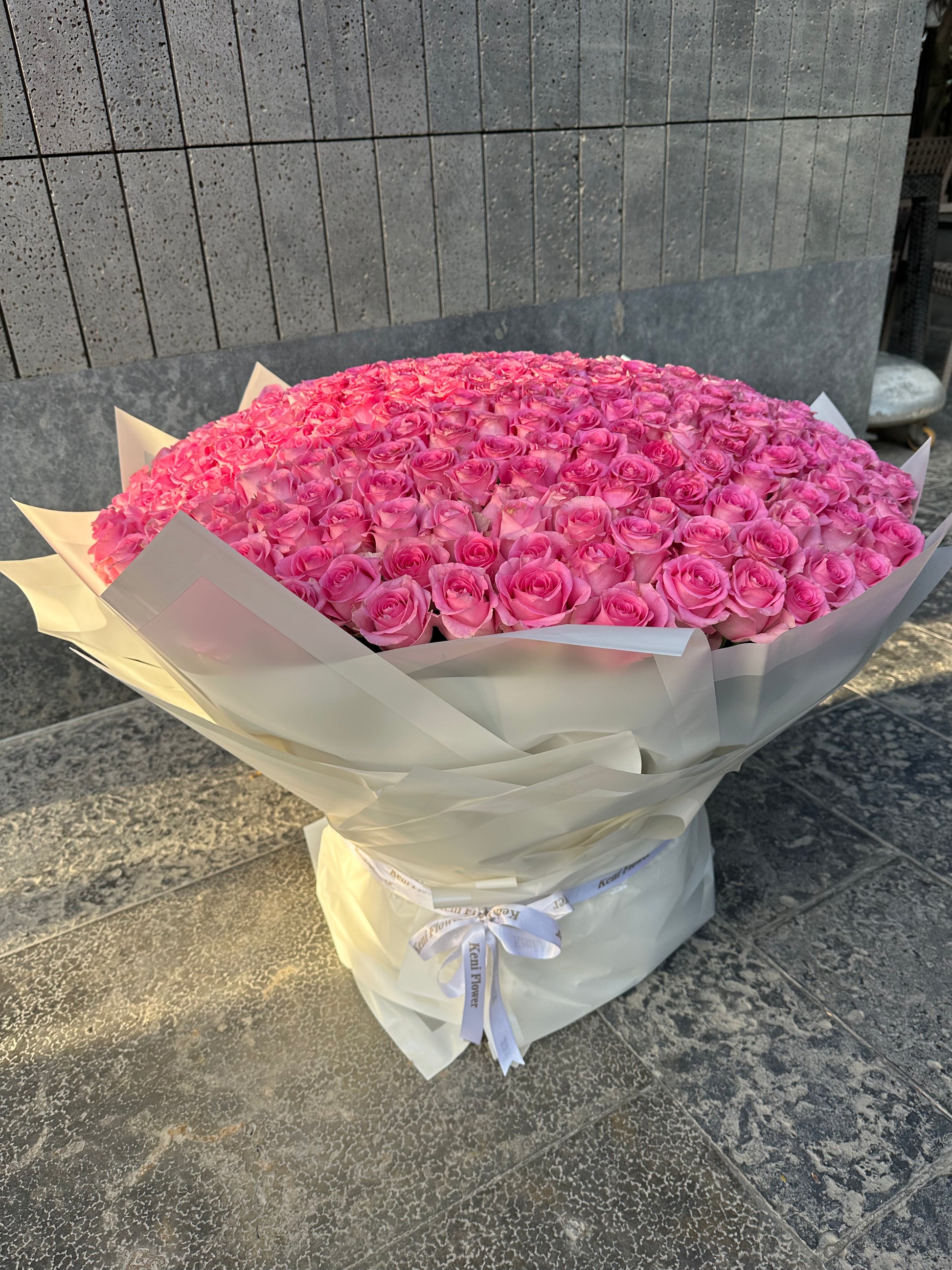 300 Roses Bouquet – Keni Flower Shop