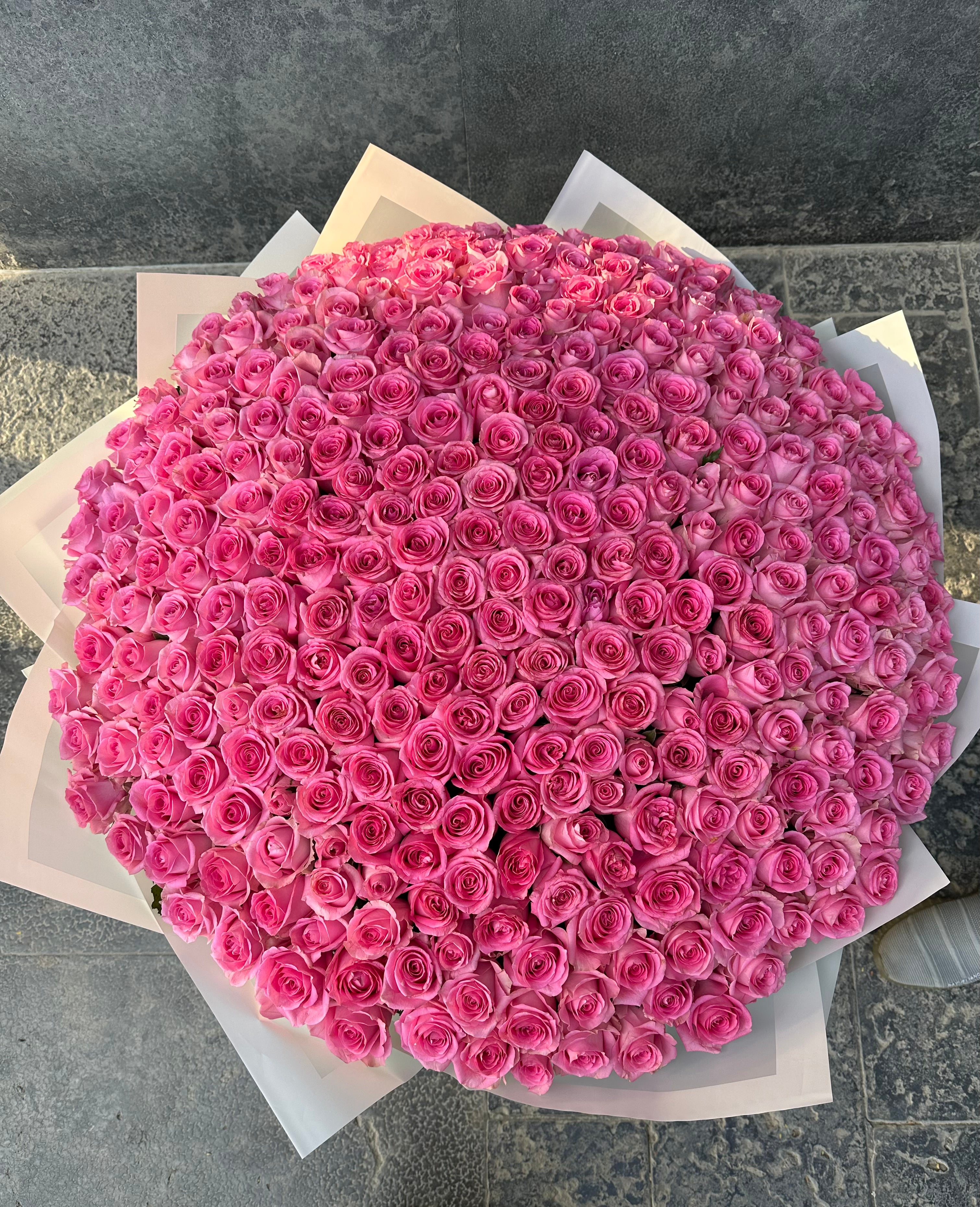 300 Roses Bouquet – Keni Flower Shop